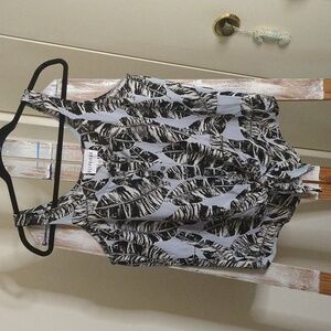 Olive & Oak Sleeveless Top with Tie At Waist Sz Large